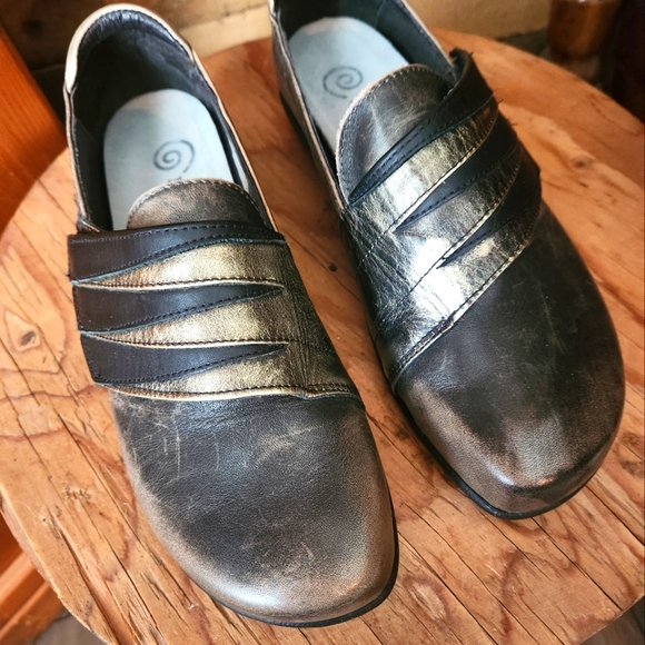 NAOT RAPOKA METALLIC DISTRESSED LEATHER WOMEN SHIE SIZE 38/ 7 - Picture 2 of 12